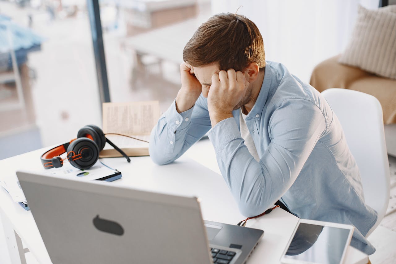 What Does ADHD Look Like in Adults? 2 What Does ADHD Look Like in Adults?